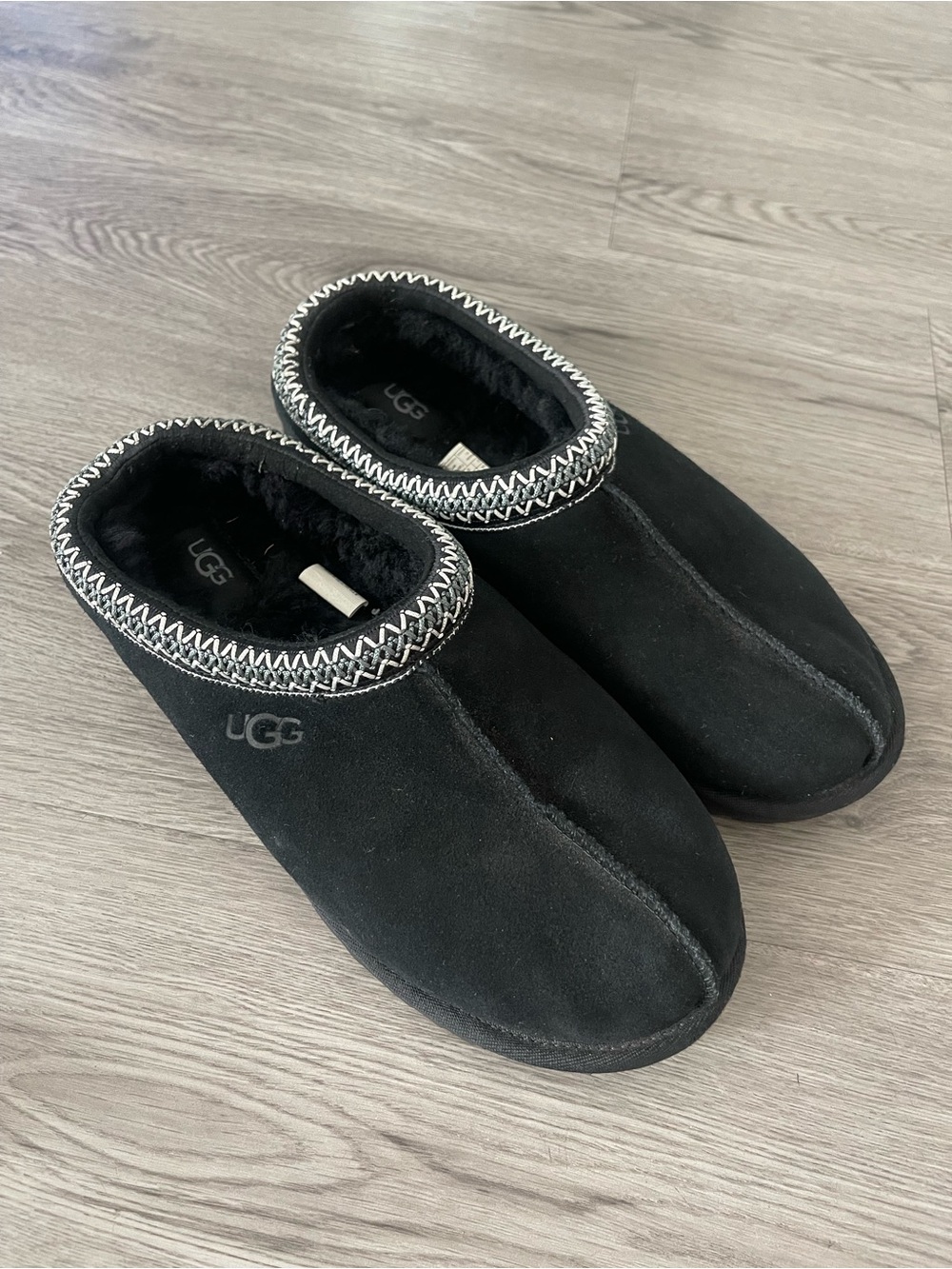 UGG Tasman Black Slip-On Women's Slippers with Contrast Trim - Picture 2 of 8